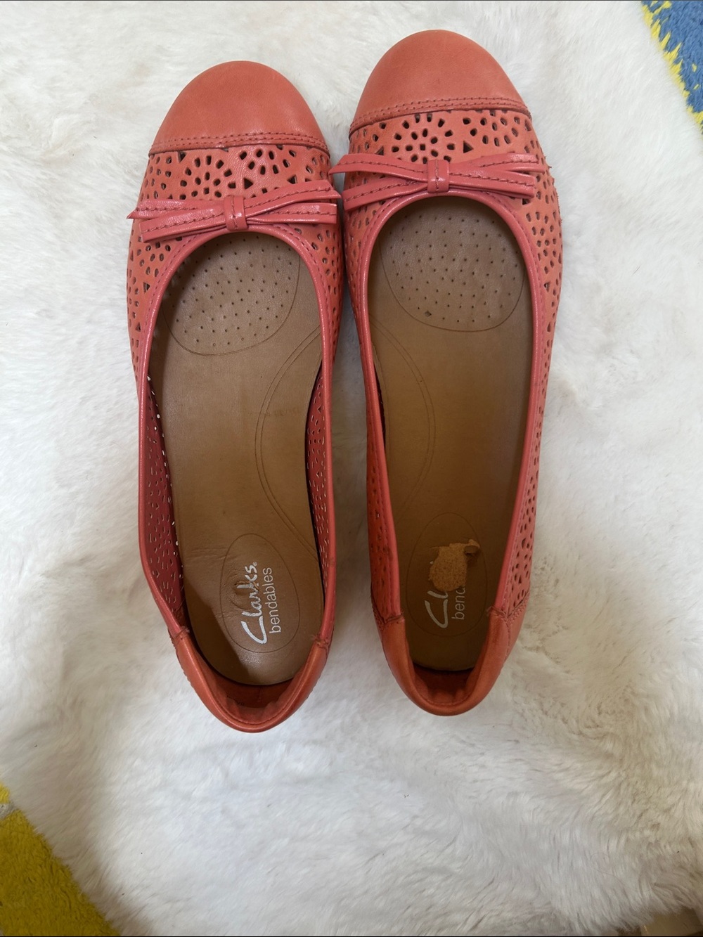 Clarks Coral Laser-Cut Bow Ballet Flats super cute size 8